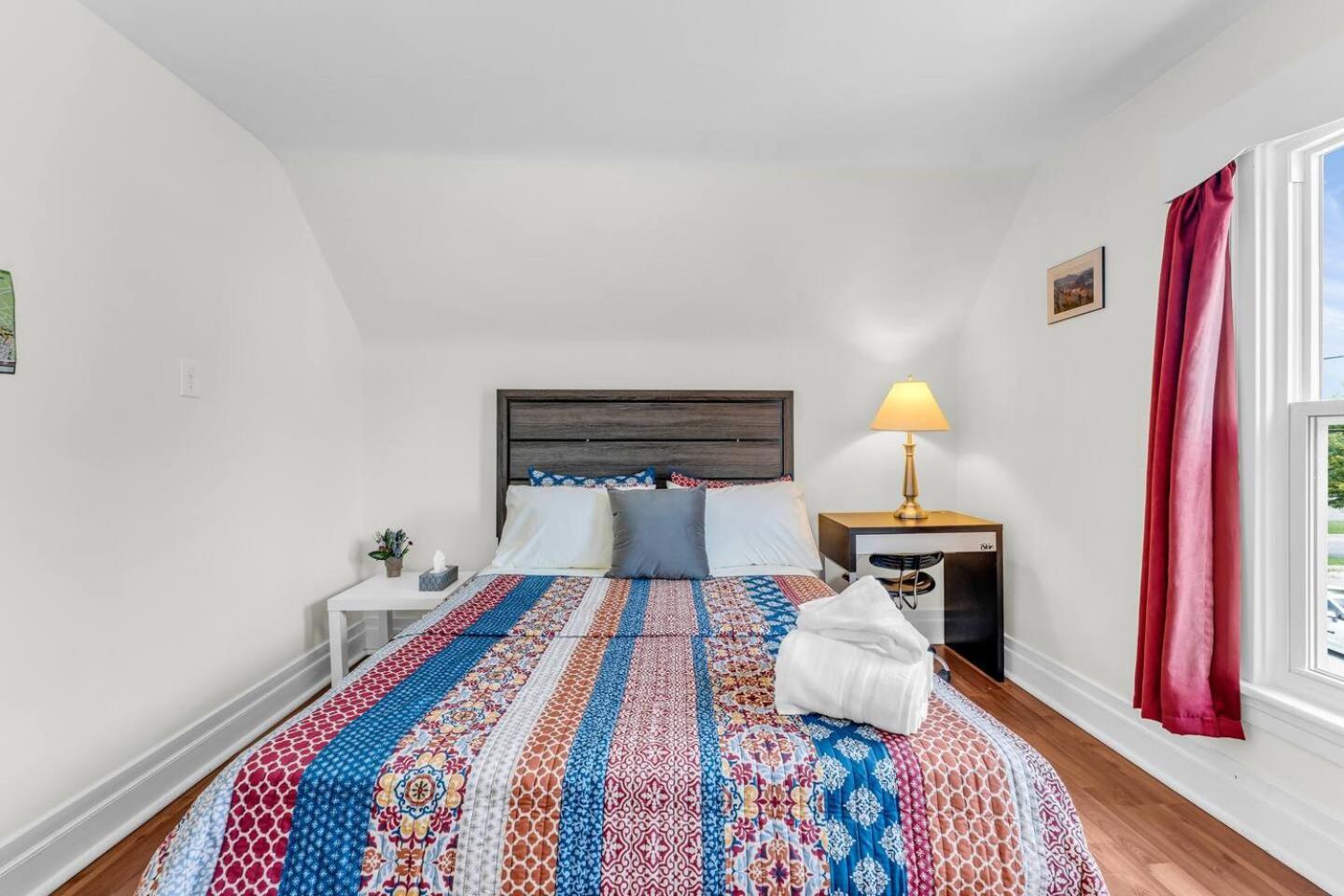 One Of The Closest Homes To Tourist District- 13 Guests Holiday home Niagara Falls