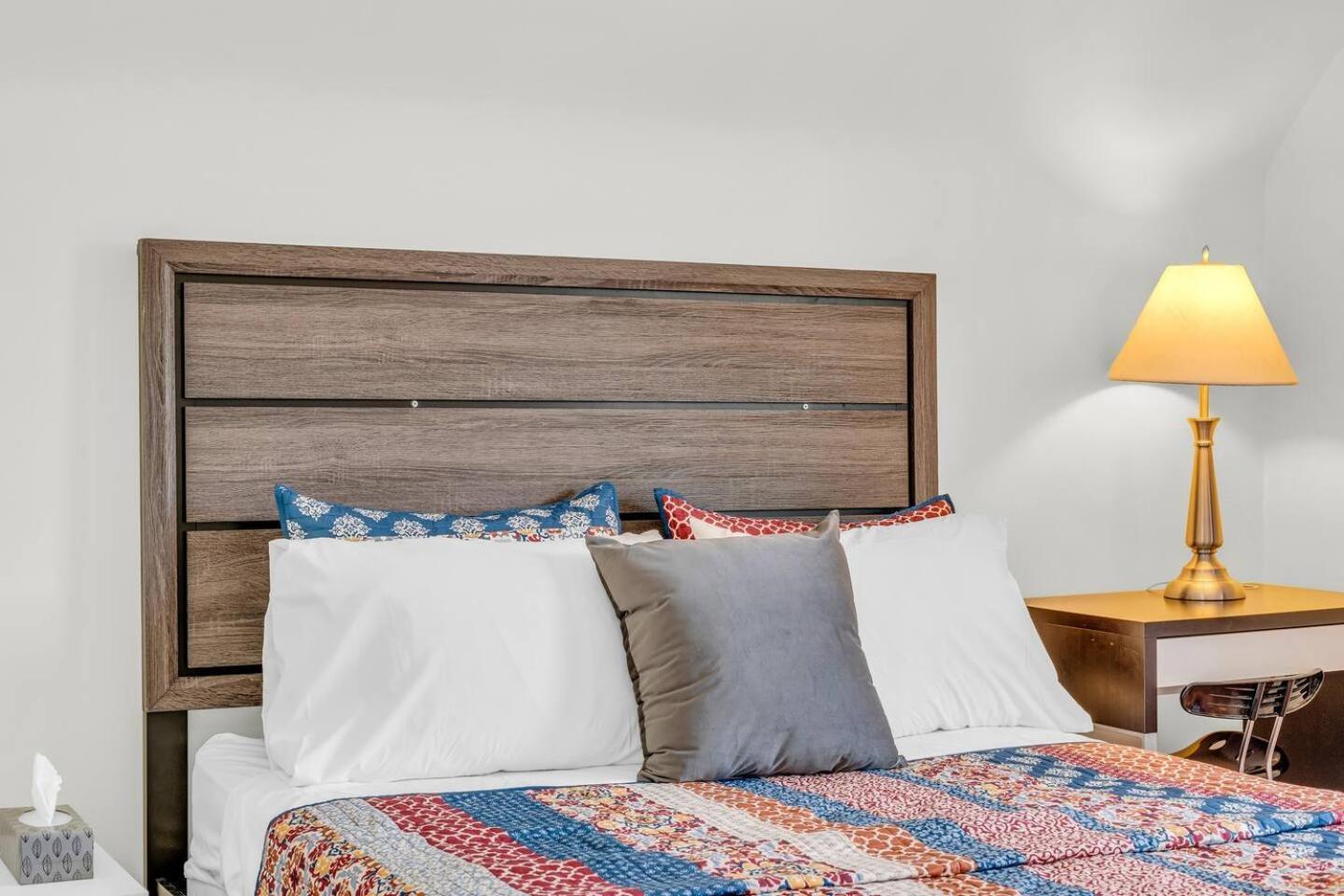 One Of The Closest Homes To Tourist District- 13 Guests Holiday home Niagara Falls