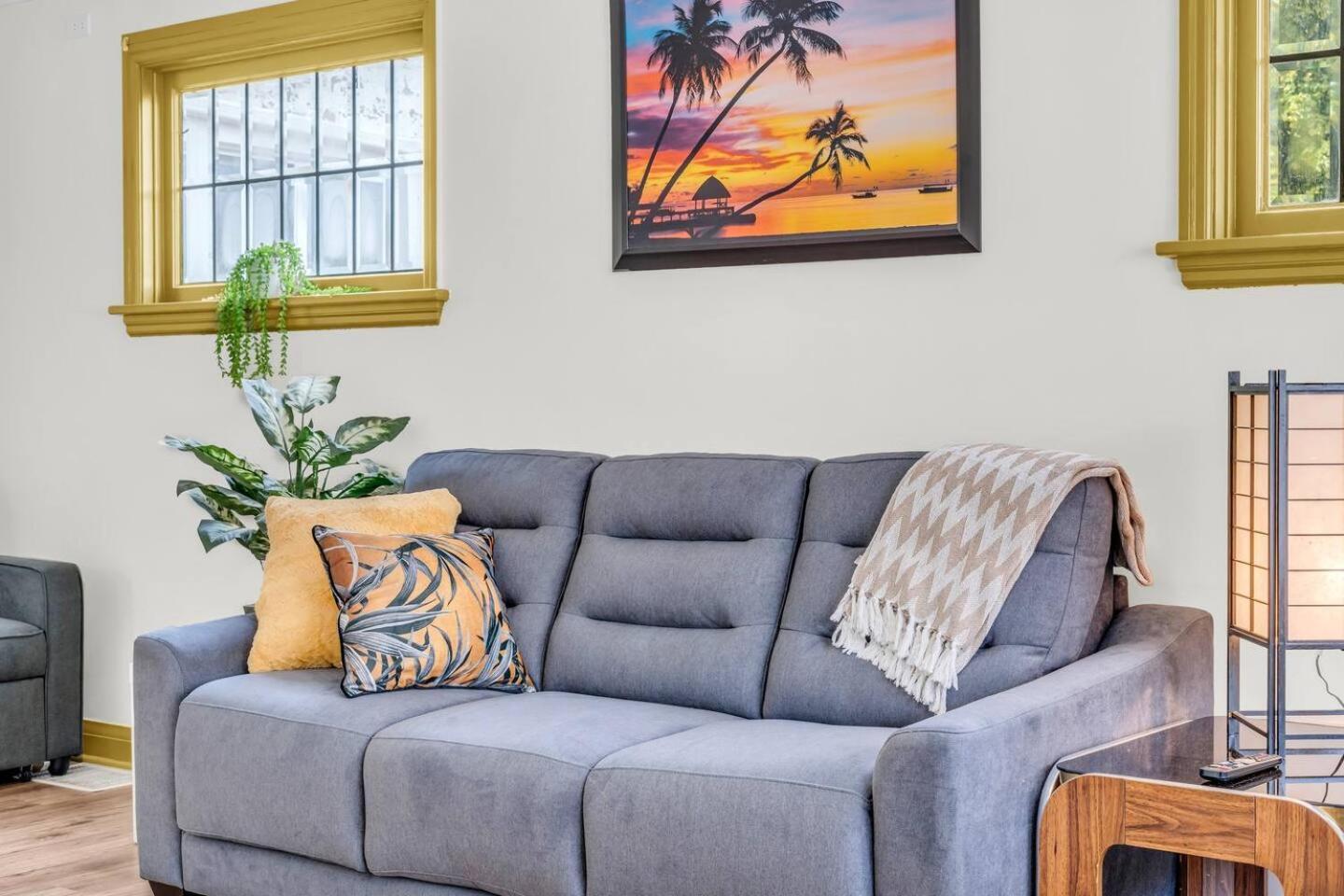 One Of The Closest Homes To Tourist District- 13 Guests Holiday home Niagara Falls